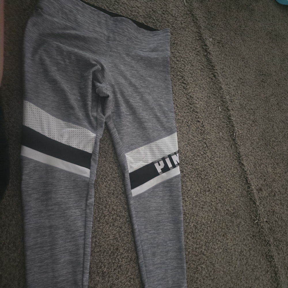 PINK Victoria's Secret 3 Leggings Plus Variety Of Shirts Like New - Picture 4 of 13